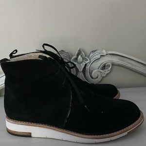 Matt Bergson black suede lace up booties. Shearling lined. Sz.8,5